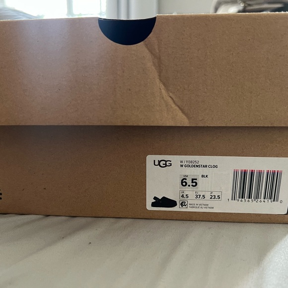 UGG Goldenstar Clog - Picture 10 of 11